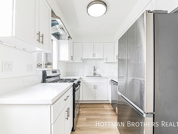 4th image of 1819 S Oxford Ave #24