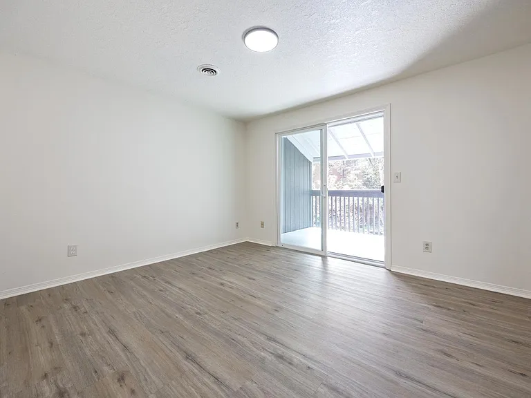 4921 SW 59th Ave — Photo 17