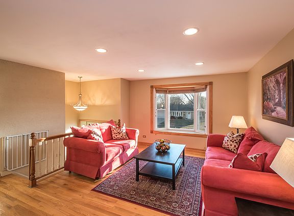 3rd image of 614 Bahama Ct