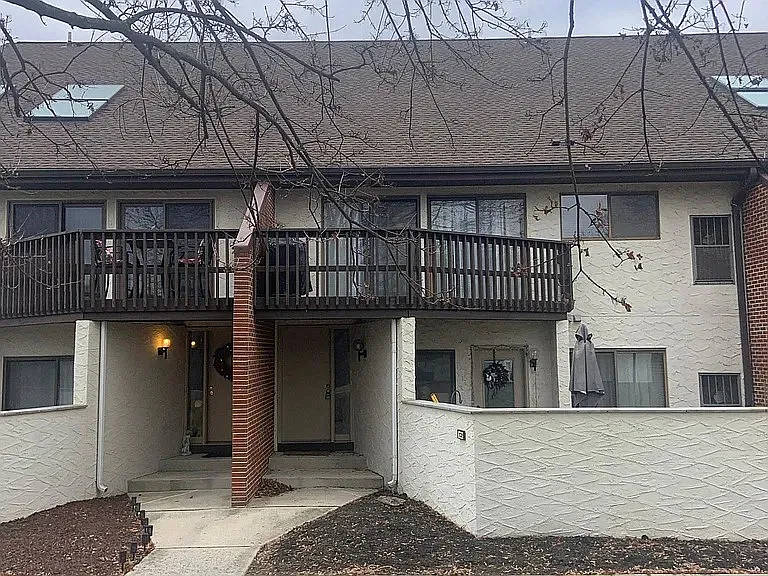 640 Geneva Dr #12
