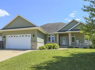 2220 Boxwood Dr, Cedar Falls, IA 50613