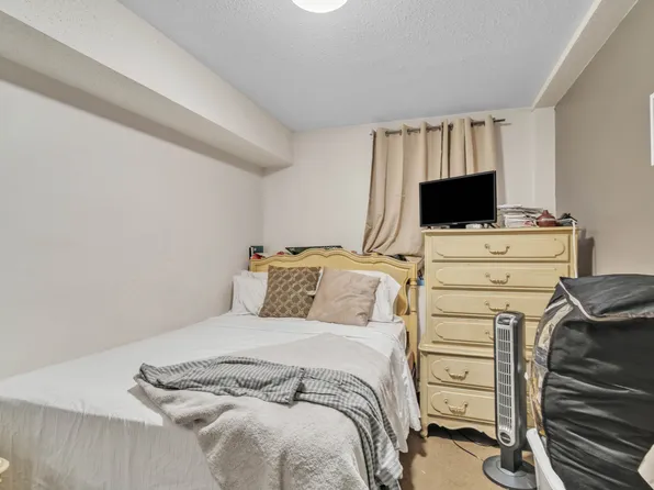 221 Macdougal Street image 9 of 18