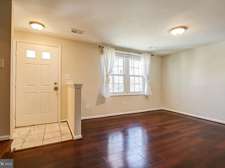 6324 Lightburn Ct — Photo 5