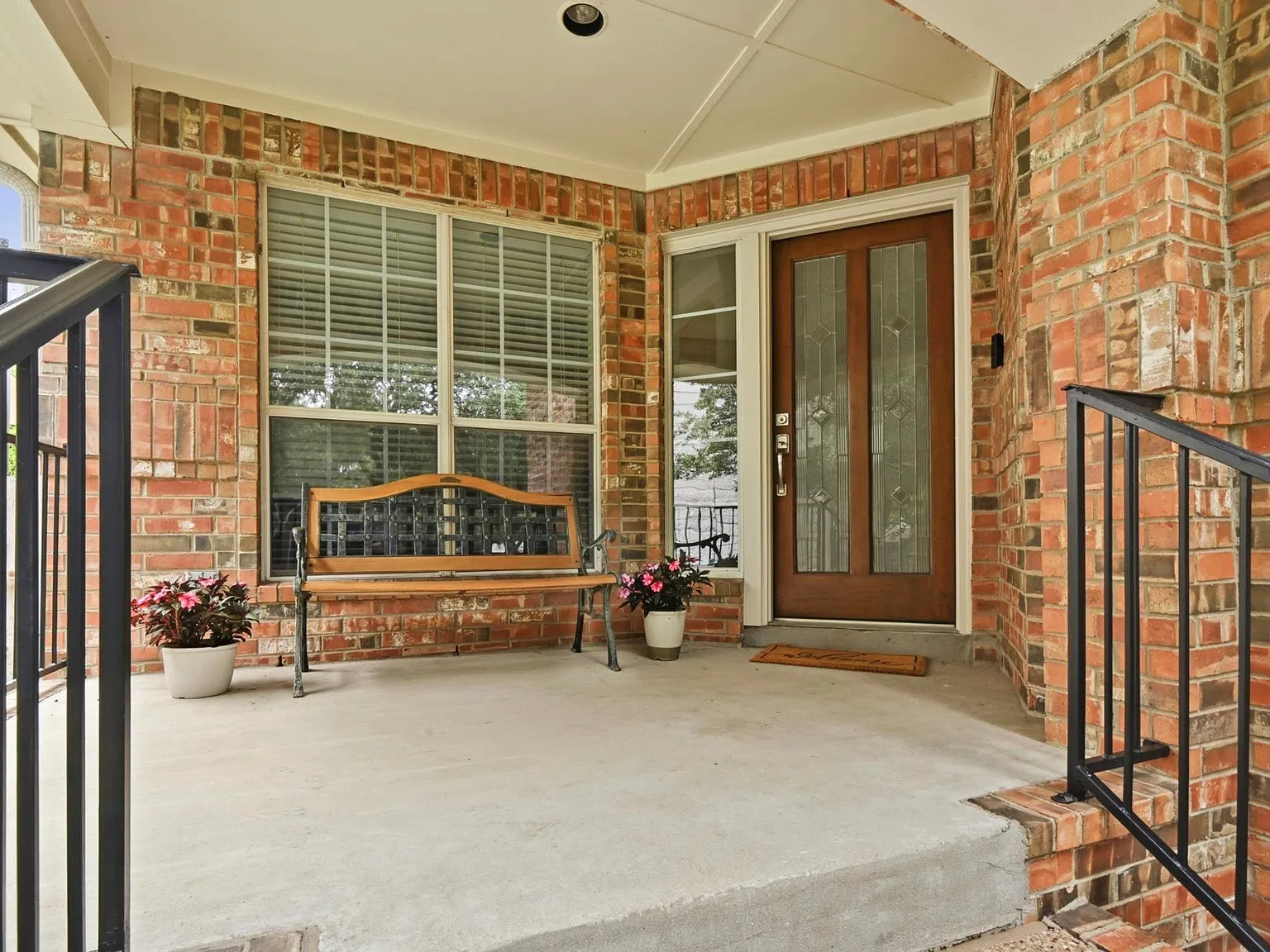 4 bed, 2.0 bath, 2315 sqft, $2,750 — Photo 2