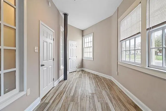 4 bed, 1.0 bath, 1800 sqft, $1,750 — Photo 2