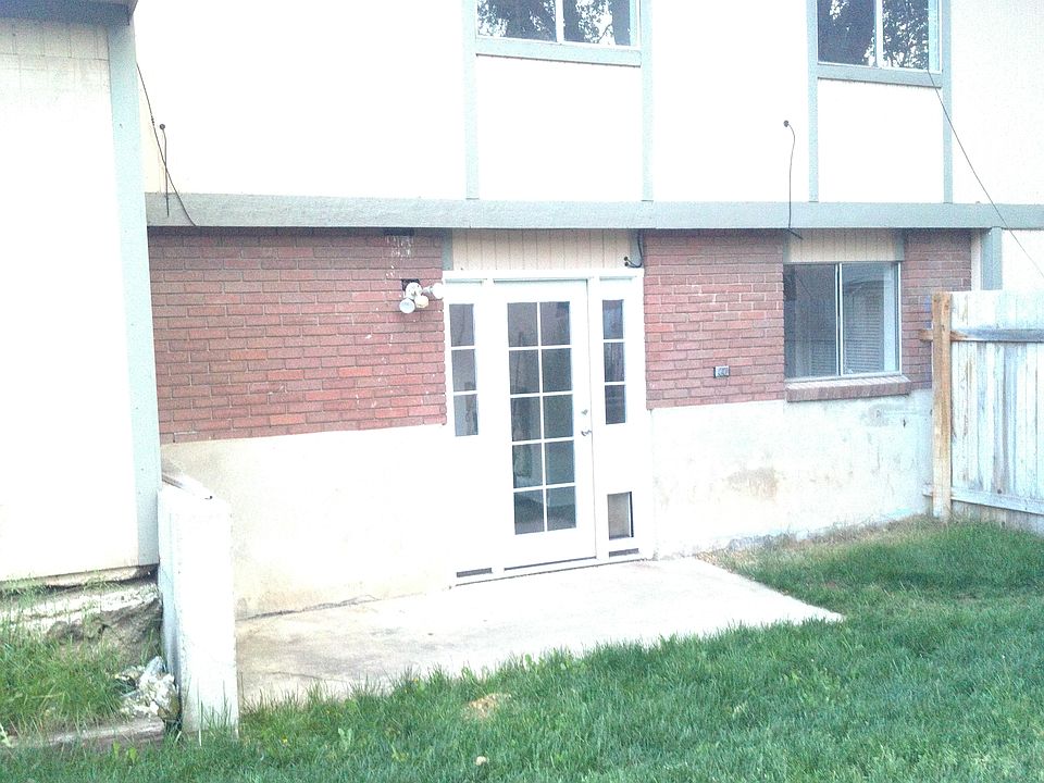 1817 vine backyard patio