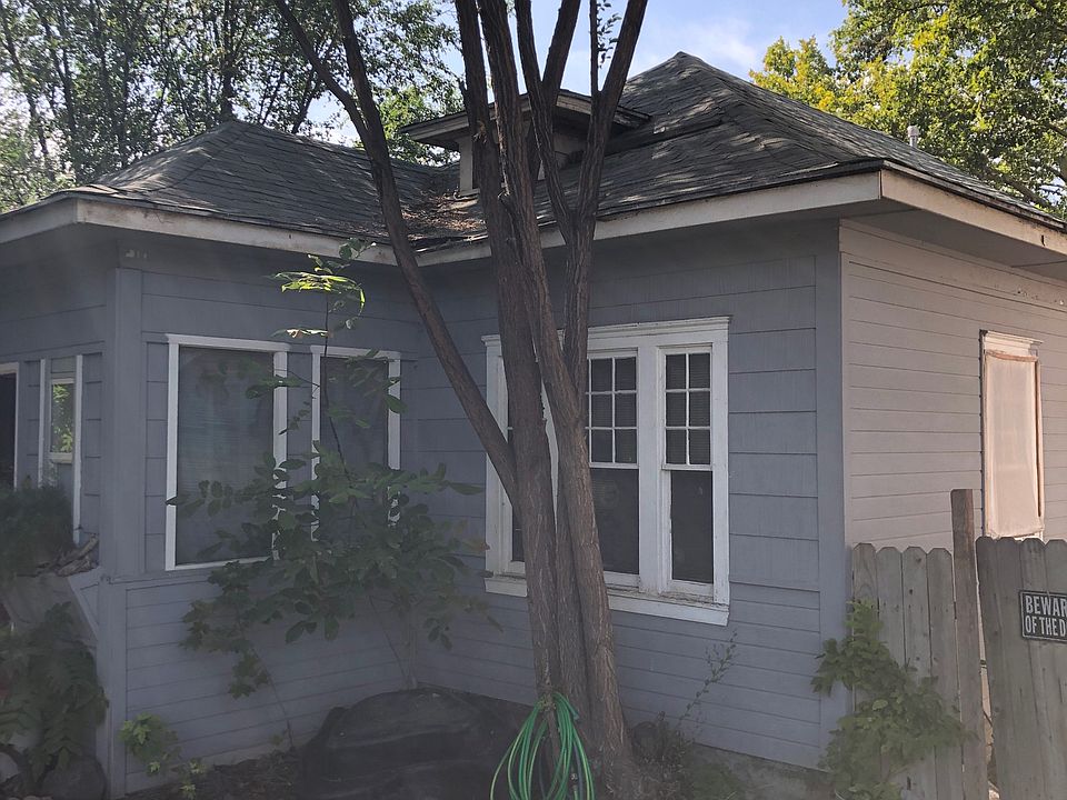 1st image of 415 18th Ave S