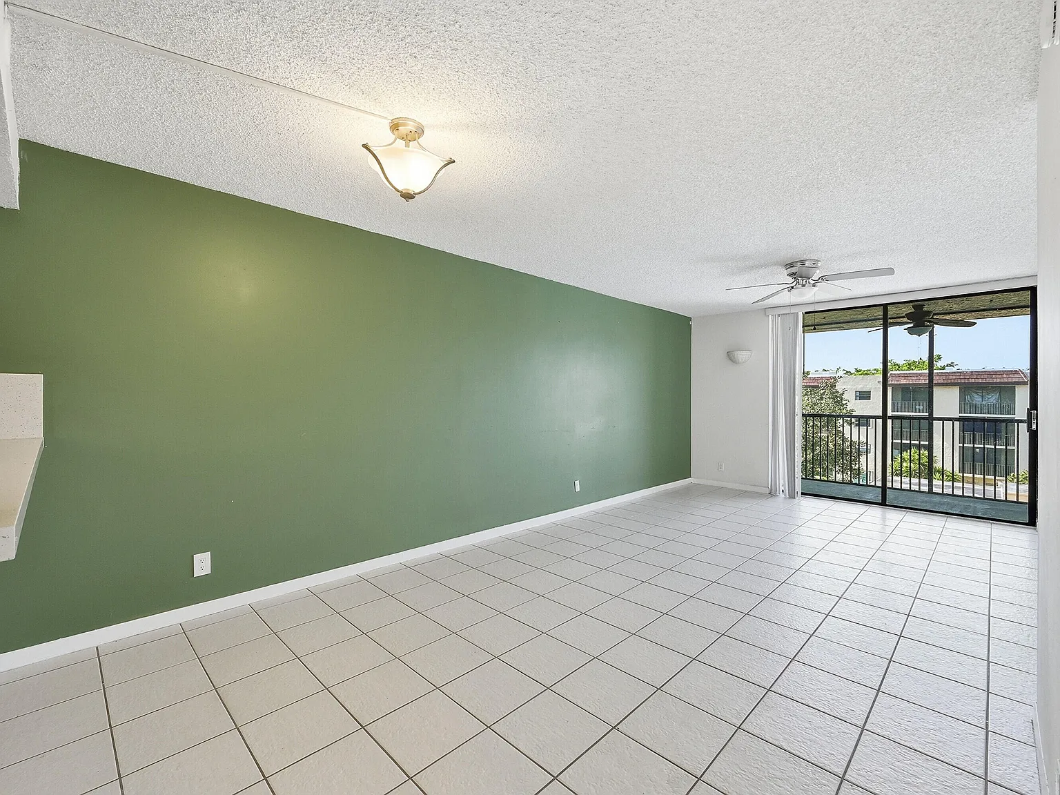 2 bed, 2.0 bath, 940 sqft, $2,300 — Photo 4