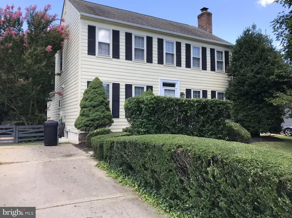 4 Bentley Dr, Sterling, VA 20165