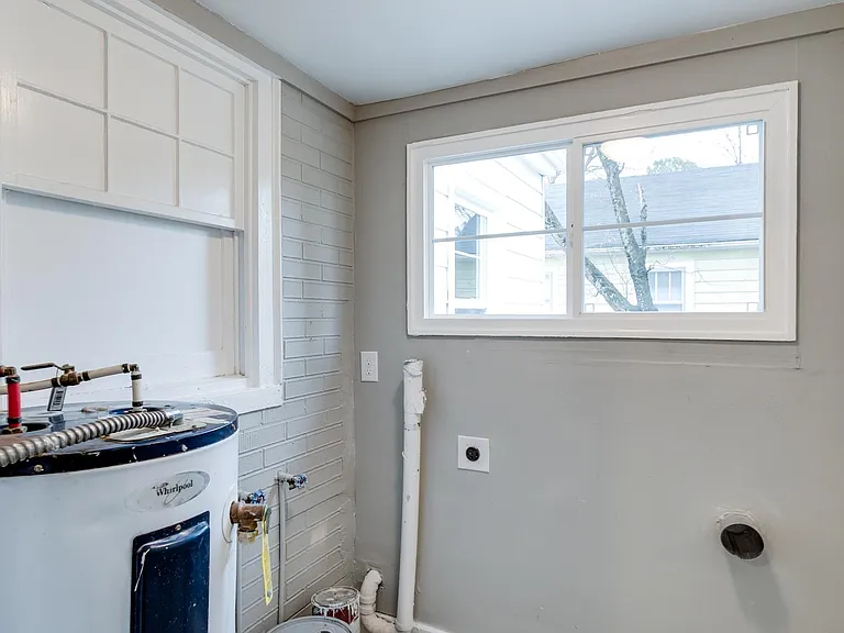 2106 Harwood St — Photo 10