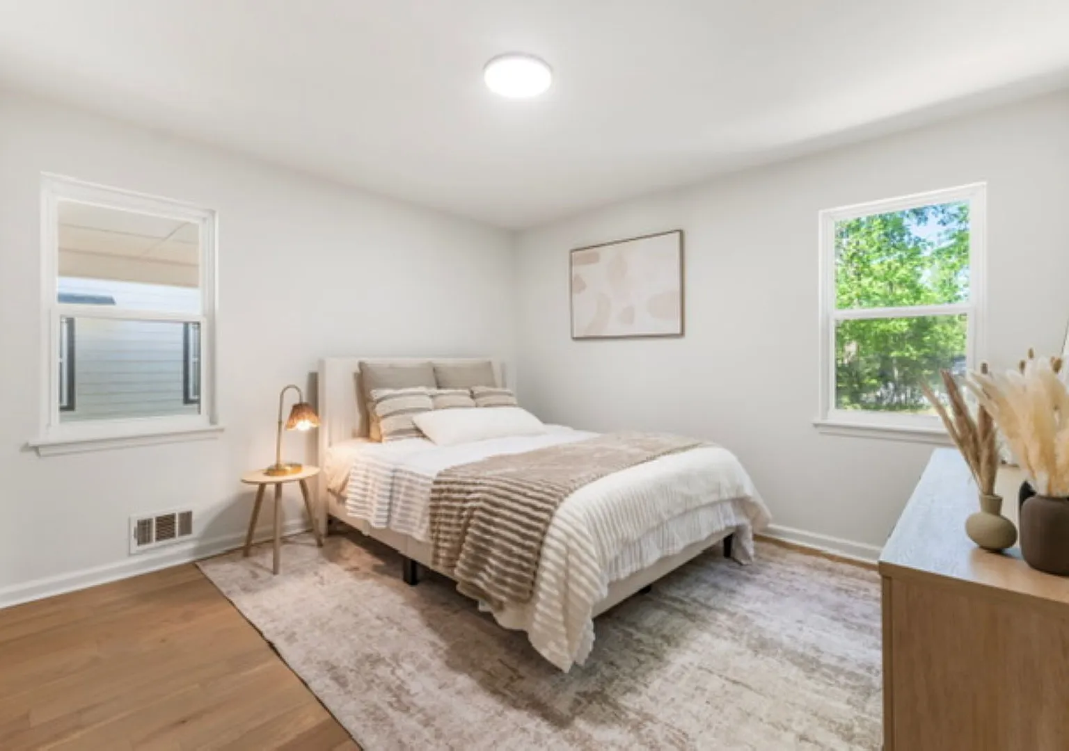 Furnished 3BR Home in Hapeville-Perfect for Extended Stays. — Photo 1