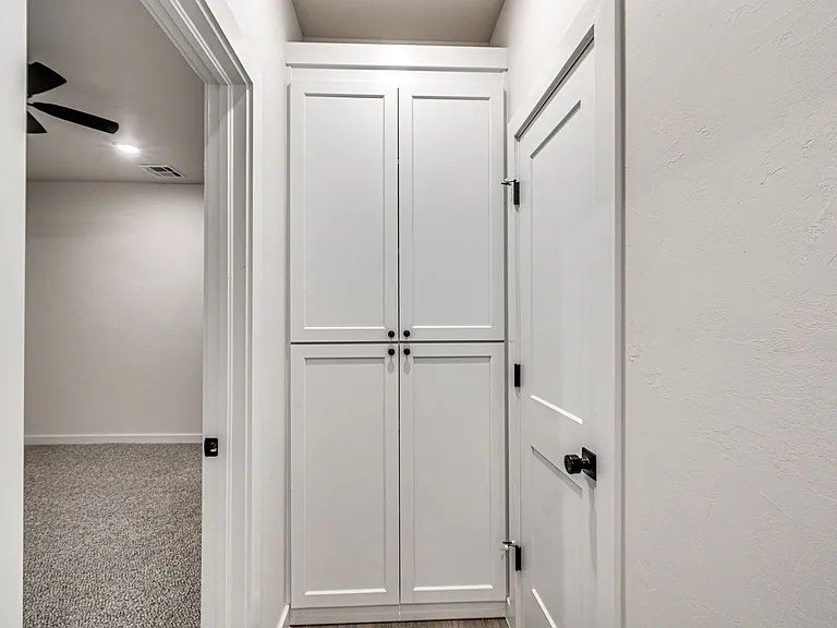 614 W 2nd St #110 — Photo 17