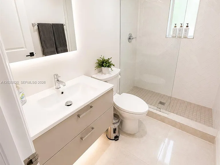 245 NE 33rd St #104 — Photo 10