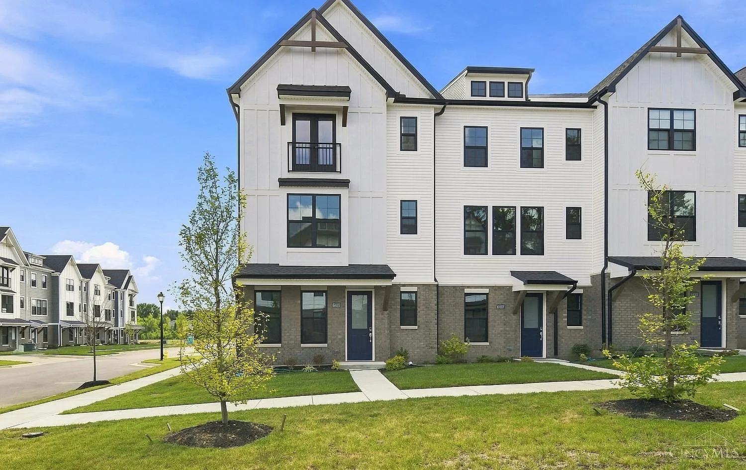 3 bed, 2.5 bath, $3,500 — Photo 1