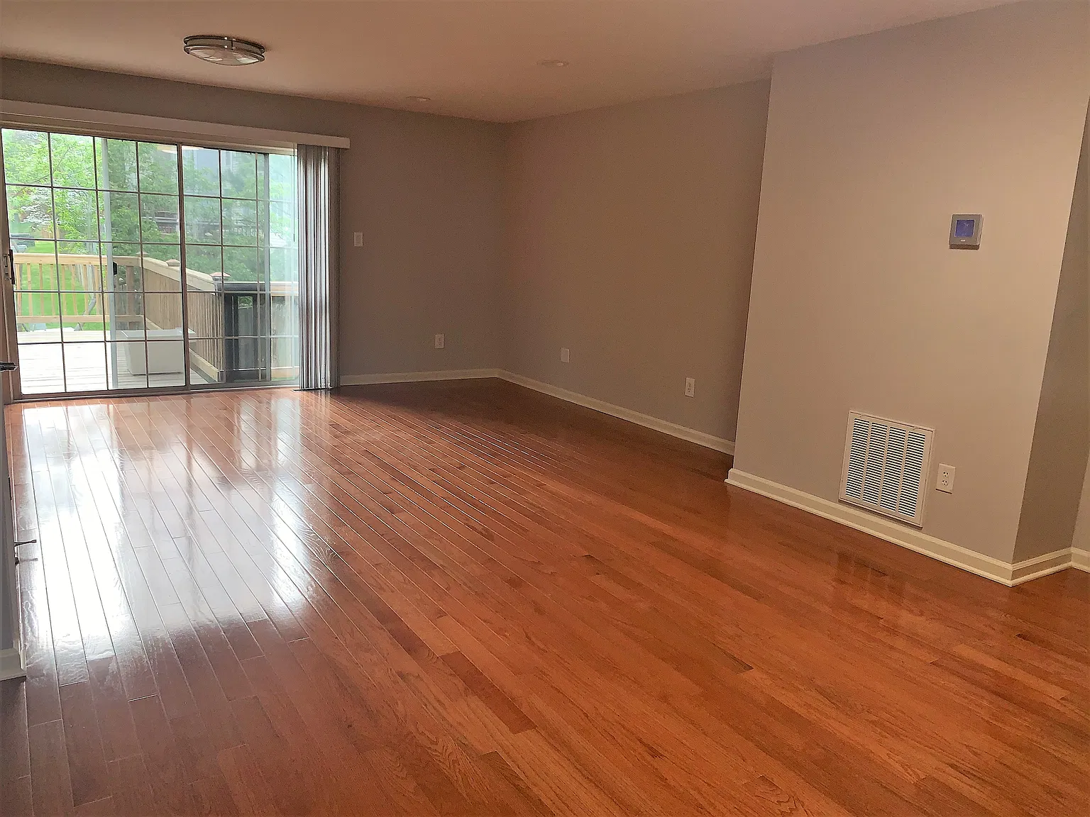 3 bed, 1372 sqft, $3,000 — Photo 2