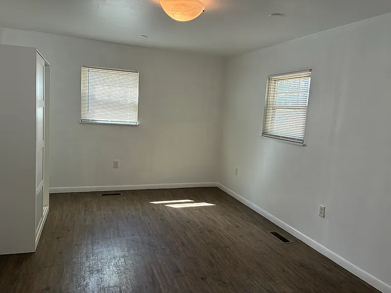 2809 Linwood Ave — Photo 13