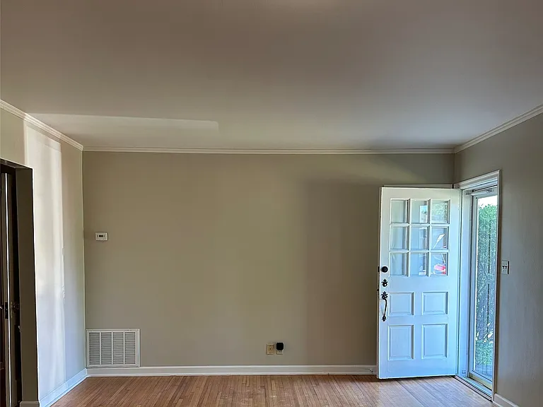 2105 S Florence Ave — Photo 6