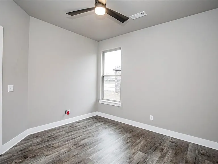 1048 Parker Ln — Photo 18