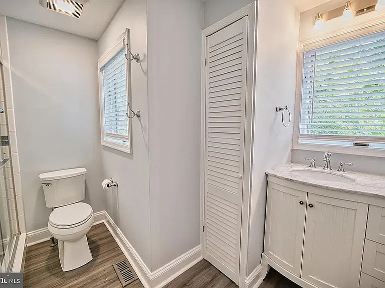 124 Eareckson Ln — Photo 43