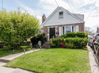 65 Liberty Blvd, Valley Stream, NY 11580