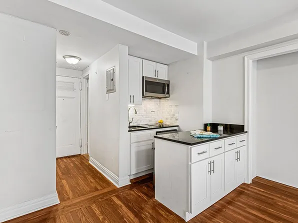 320 E 42nd St APT 512, New York, NY 10017