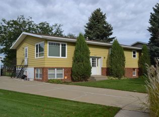 4317 Crown Point Rd NW, Mandan, ND 58554