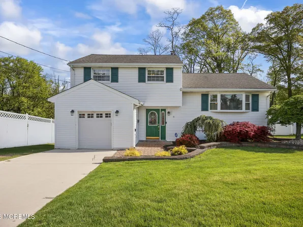 8 Dover Court, Hazlet, NJ 07730