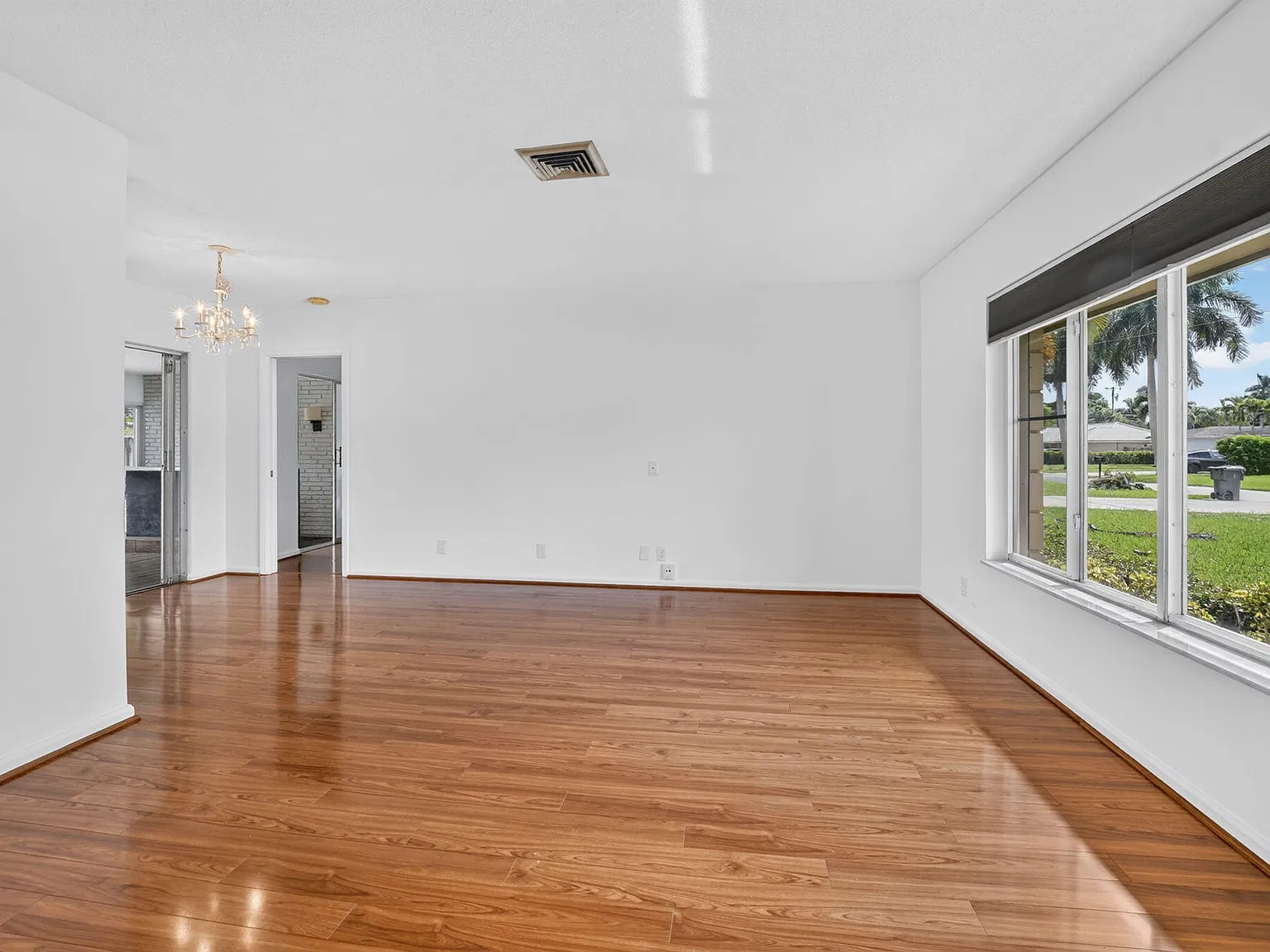 3 bed, 2.0 bath, 1735 sqft, $4,875 — Photo 3