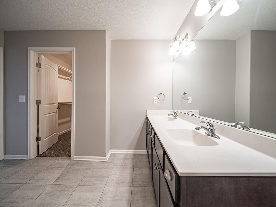 Walk in closet accessible via en-suite master bathroom.