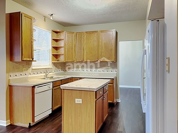 3rd image of 6527 Sussex Dr