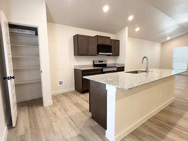 1207 Cottonwood Ave — Photo 8