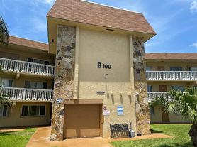 100 Village Green Cir E