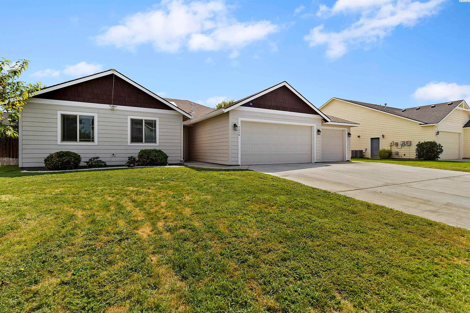 5008 Bilbao Dr photo 1