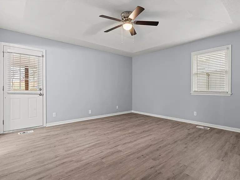 14501 S Village Dr — Photo 17
