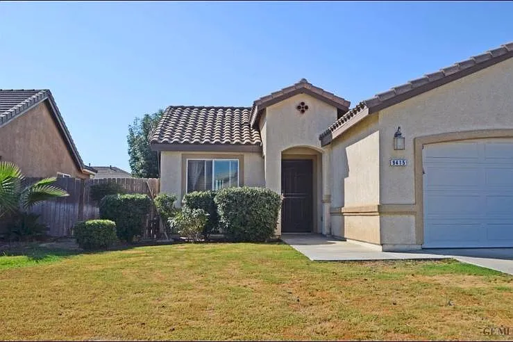 9415 Sleepy Hollow Ln — Photo 3