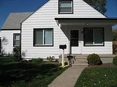 557 E Muir Ave photo 1