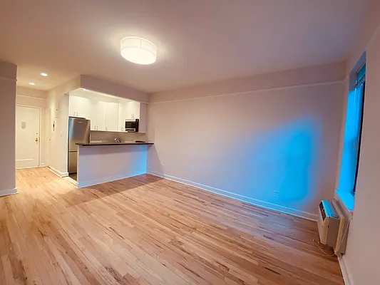 Rented by Metropolis Real Estate of Manhattan | media 4