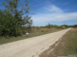 961 County Road 121, Floresville, TX 78114
