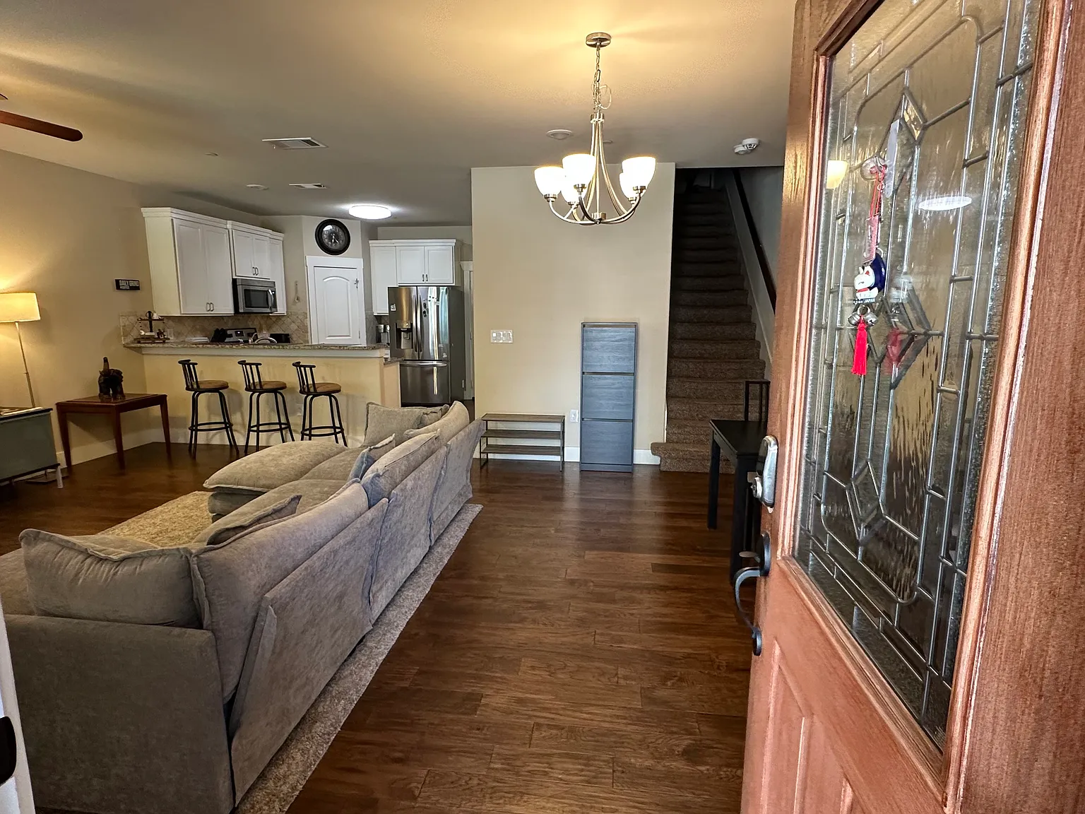 3 bed, 3.5 bath, 1900 sqft, $3,560 — Photo 2