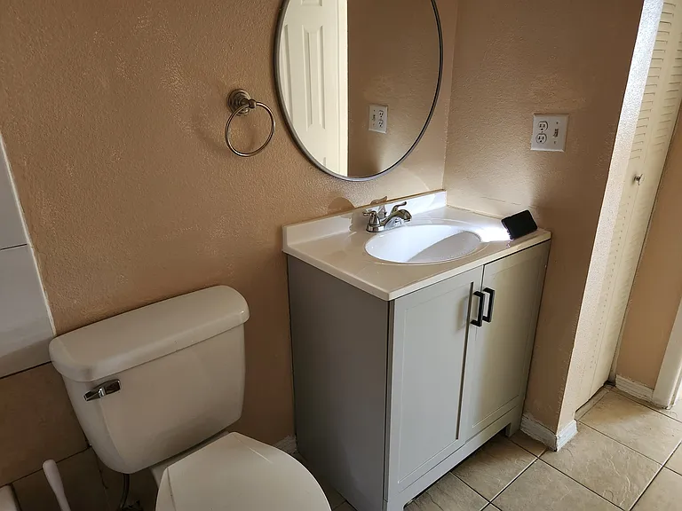 736 Michigan Ct #4 — Photo 2
