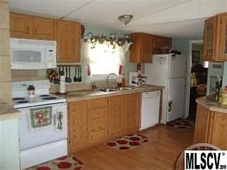 3rd image of 1528 Clarks Creek Cir
