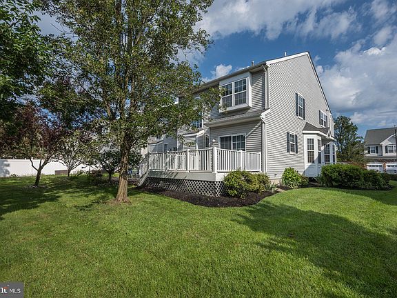 3rd image of 33 Weaver Dr