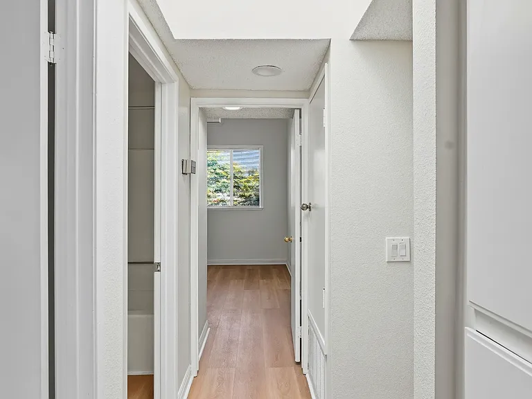 13901 Olive View Ln — Photo 29