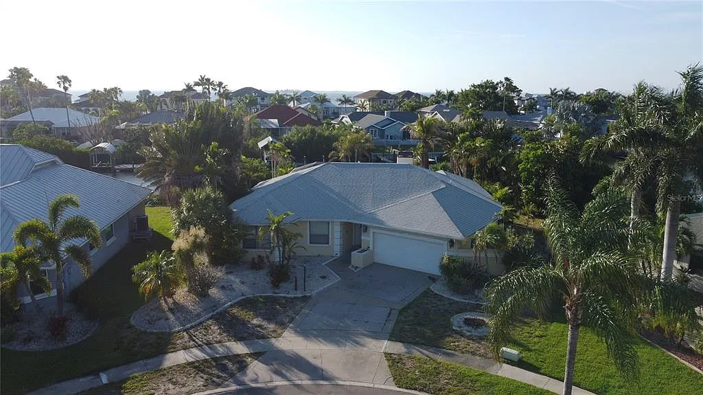 3 bed, 2.0 bath, 2180 sqft, $4,200 — Photo 2