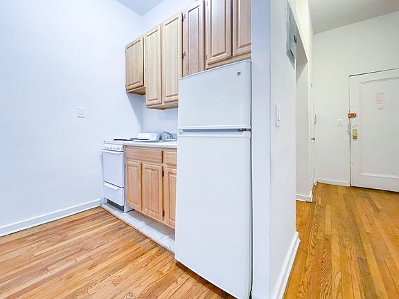 4th image of 52 Saint Marks Pl APT 2D