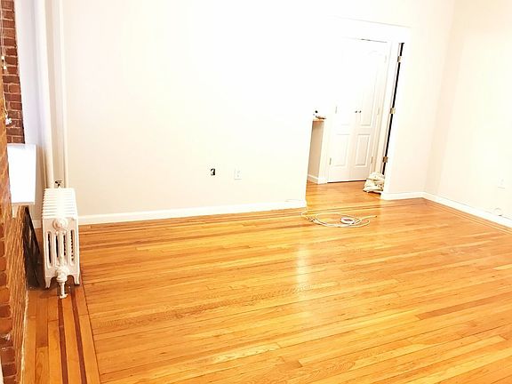 4th image of 3015 33rd St APT 1B