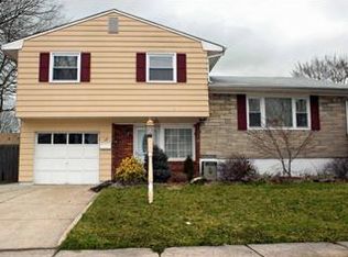17 Monaghan Rd, Edison, NJ 08817