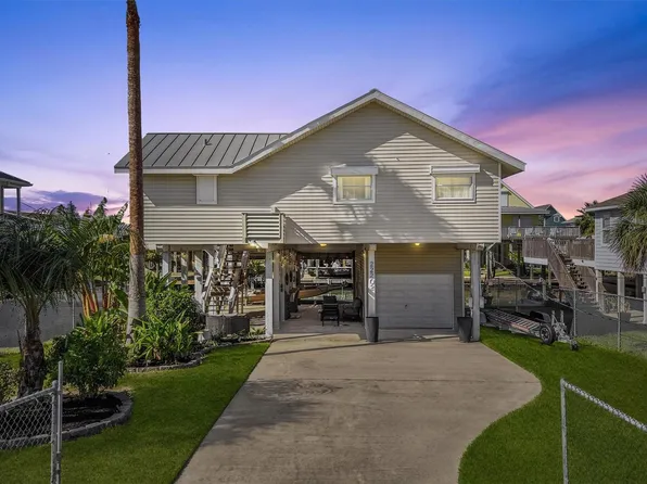 22202 Frio Dr, Galveston, TX 77554