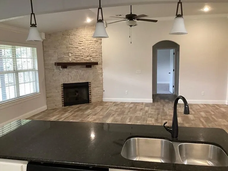 1150 Coventry Ln — Photo 5