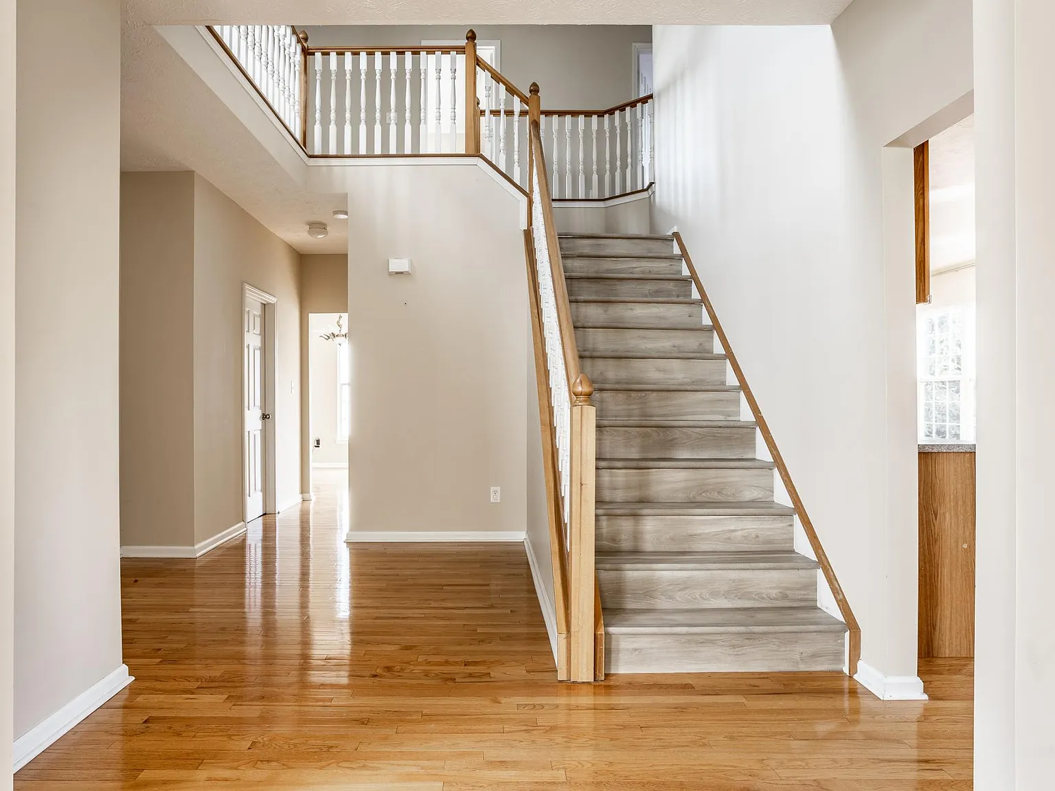 4 bed, 3990 sqft, $3,250 — Photo 4